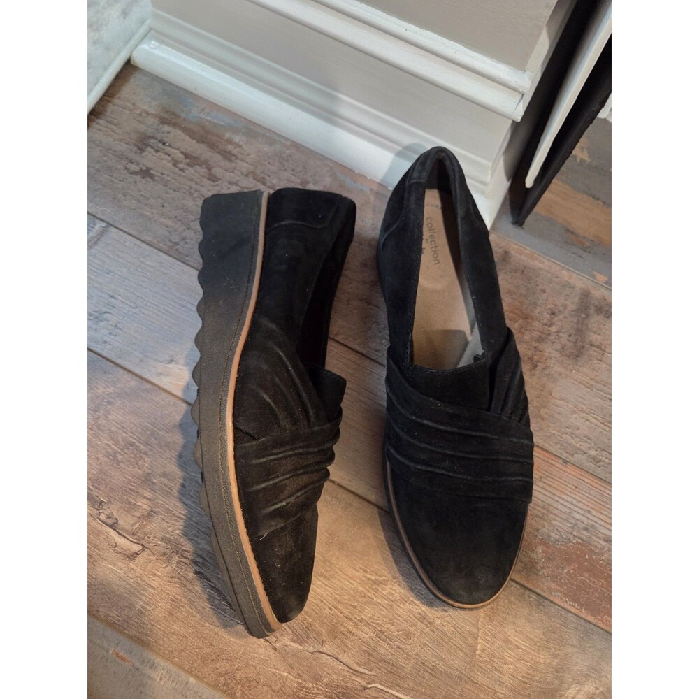 Beautiful Clark stylish Black Suede Leather Shoe. Retail $110. Size 10 SB8